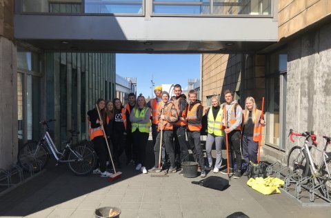 Þeir fyrstu sem mættu til starfa í Vinnuskólanum í Kópavogi sumarið 2020 hófu störf í maí.