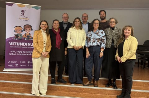 Frá vinstri: Ásdís Kristjánsdóttir bæjarstjóri, Svava Pétursdóttir Háskóla Íslands, Sæmundur Helgas…